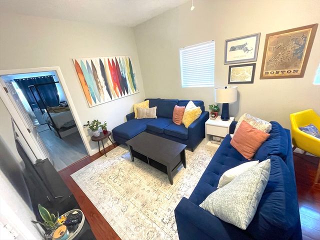 820 East 6th 3, Boston, MA 02127