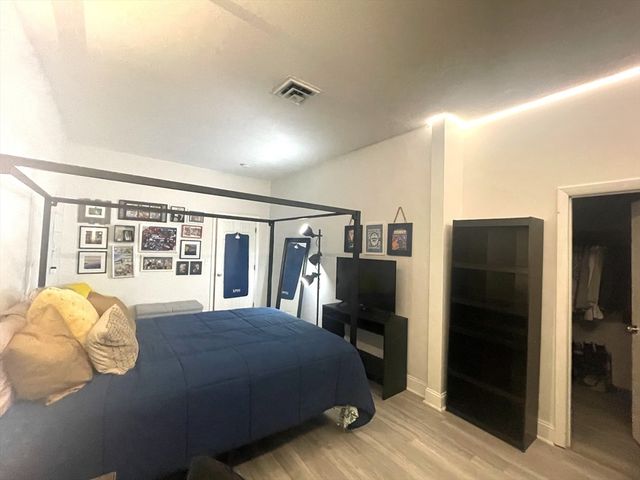 820 East 6th 3, Boston, MA 02127