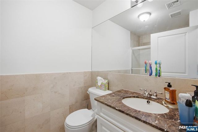 270 Grand Avenue 4C, Palisades Park, NJ 07650