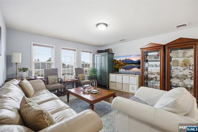 270 Grand Avenue 4C, Palisades Park, NJ 07650