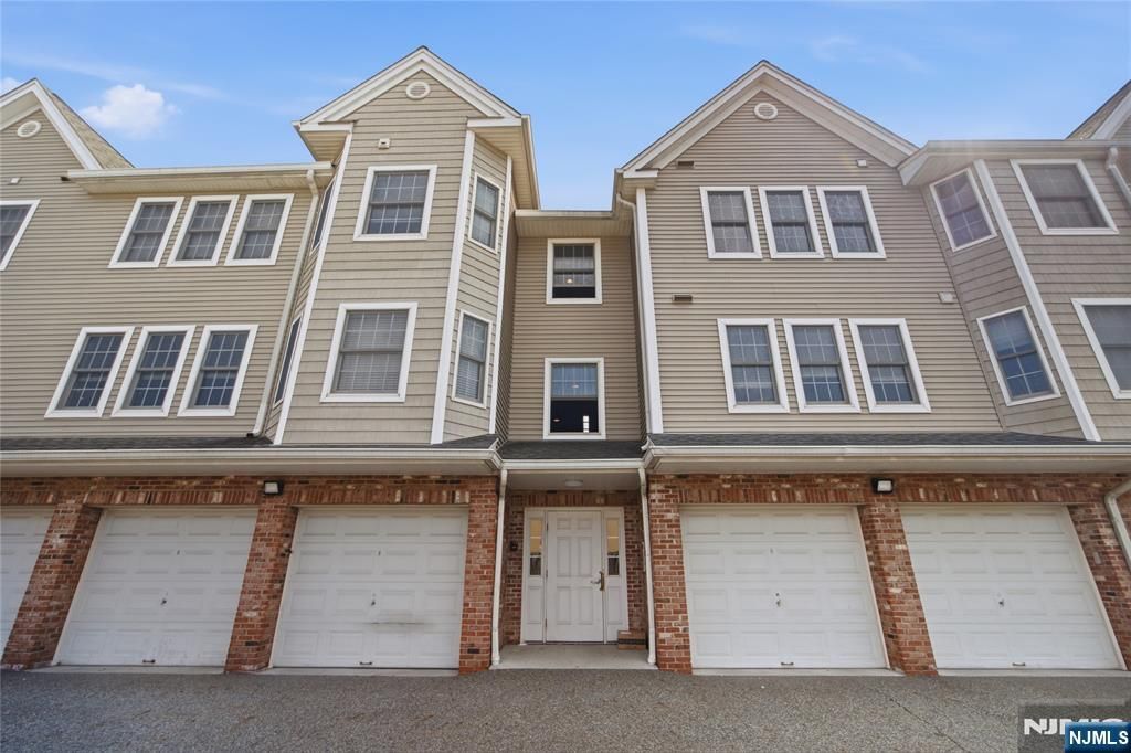 270 Grand Avenue 4C, Palisades Park, NJ 07650