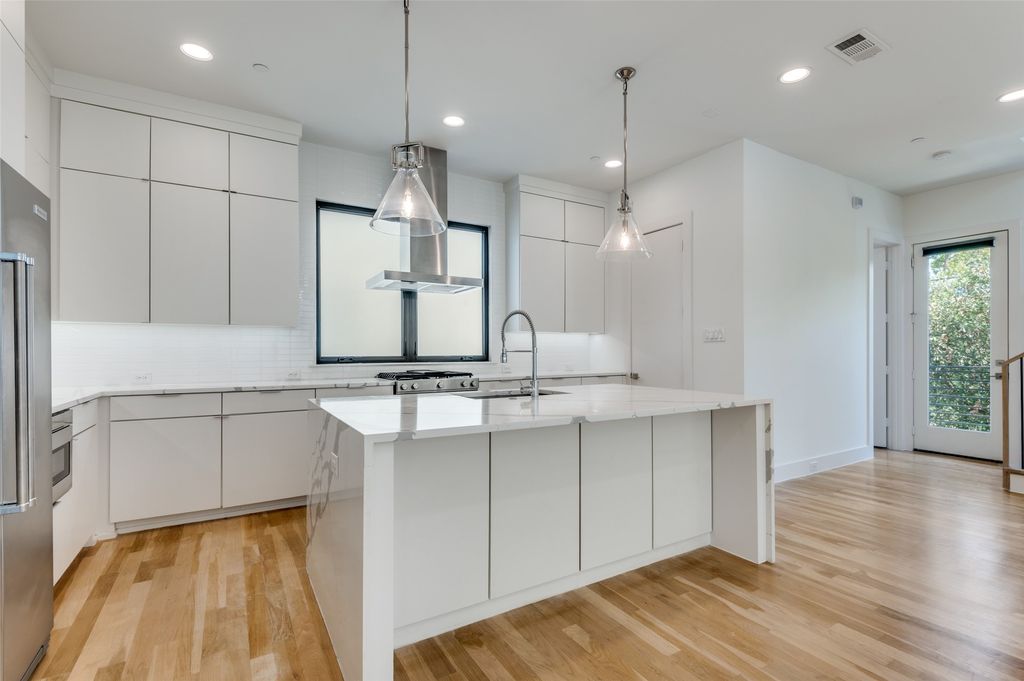 2703 Kimsey Drive 101, Dallas, TX 75235