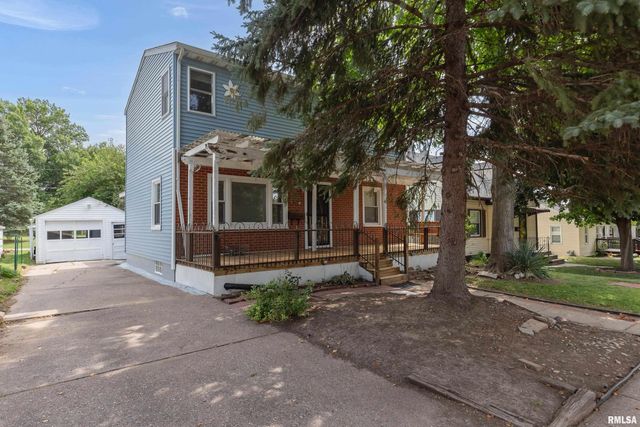 3831 STURDEVANT Street, Davenport, IA 52806