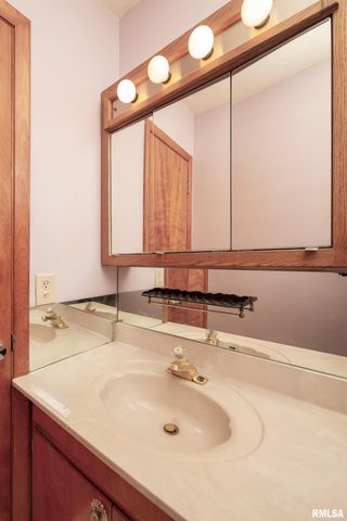 3831 STURDEVANT Street, Davenport, IA 52806