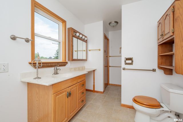 3831 STURDEVANT Street, Davenport, IA 52806