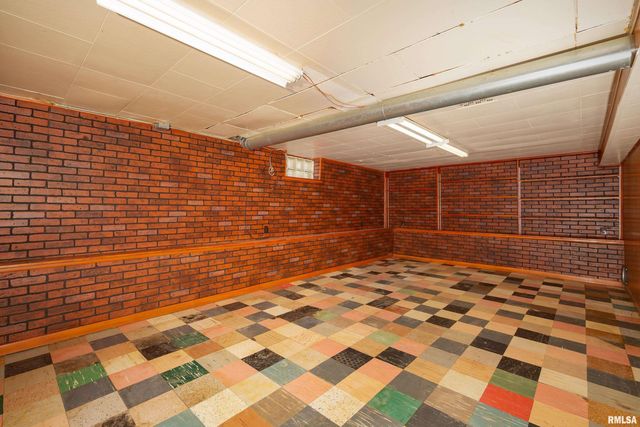 3831 STURDEVANT Street, Davenport, IA 52806