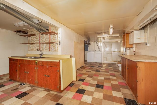 3831 STURDEVANT Street, Davenport, IA 52806