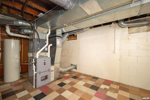 3831 STURDEVANT Street, Davenport, IA 52806