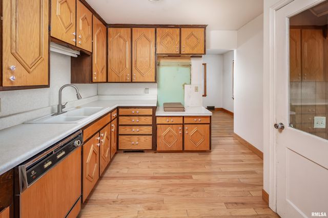 3831 STURDEVANT Street, Davenport, IA 52806