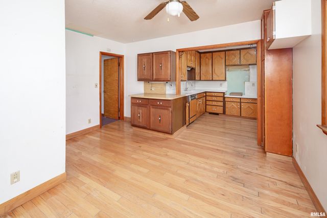 3831 STURDEVANT Street, Davenport, IA 52806