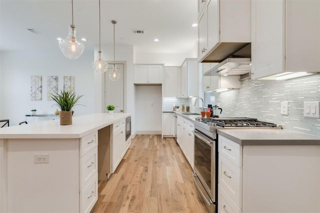 1414 Wichman Street, Houston, TX 77007