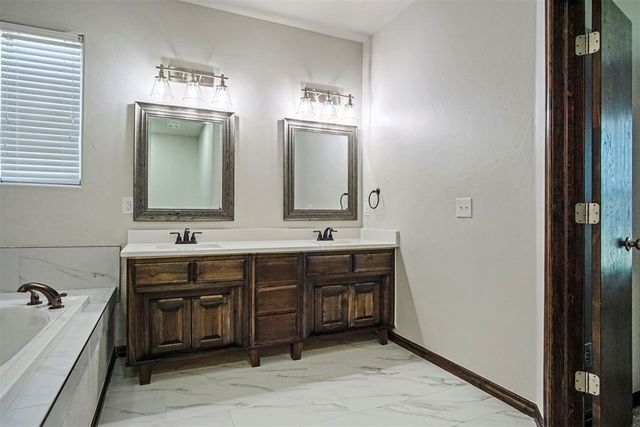 5348 Starling Way, Oklahoma City, OK 73179