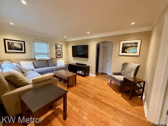 302 E Bloomfield Avenue, Royal Oak, MI 48073