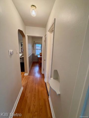 302 E Bloomfield Avenue, Royal Oak, MI 48073