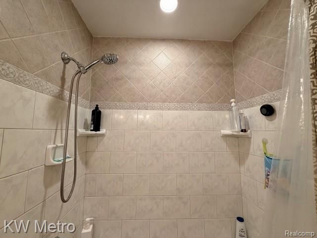 302 E Bloomfield Avenue, Royal Oak, MI 48073