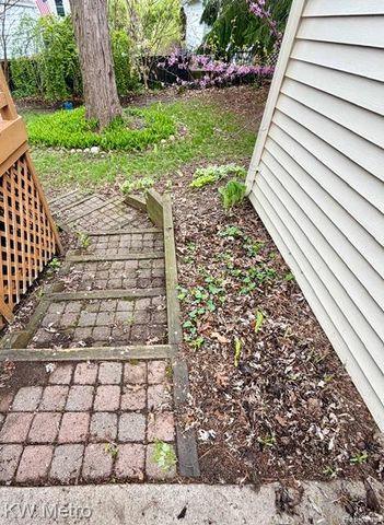 302 E Bloomfield Avenue, Royal Oak, MI 48073