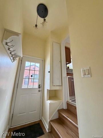 302 E Bloomfield Avenue, Royal Oak, MI 48073