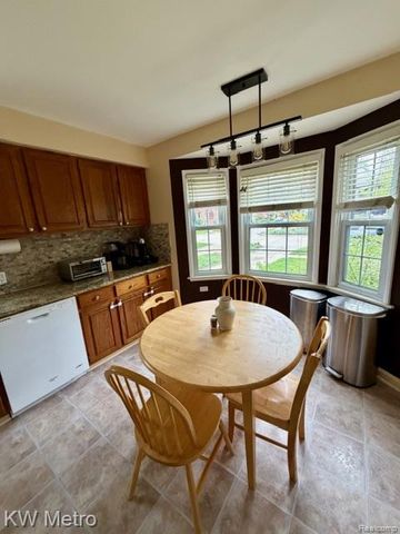 302 E Bloomfield Avenue, Royal Oak, MI 48073