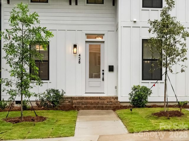 428 Woodvale Place, Charlotte, NC 28208