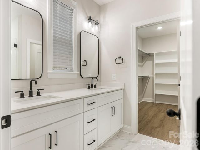 428 Woodvale Place, Charlotte, NC 28208