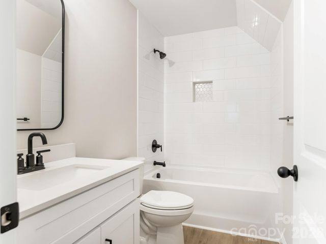 428 Woodvale Place, Charlotte, NC 28208