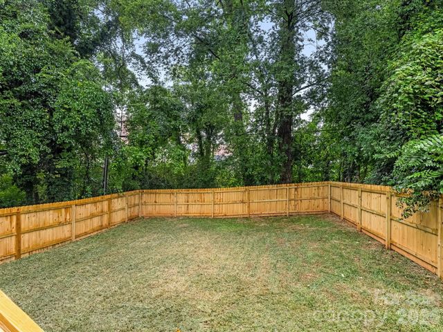 428 Woodvale Place, Charlotte, NC 28208