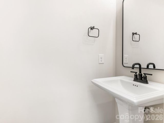428 Woodvale Place, Charlotte, NC 28208