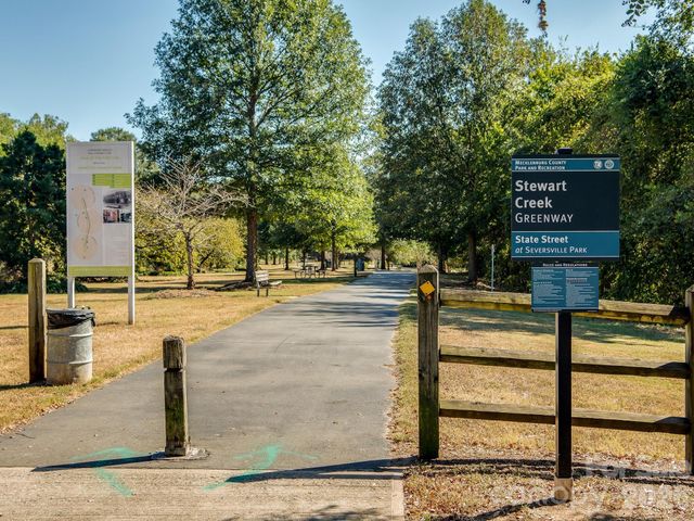 428 Woodvale Place, Charlotte, NC 28208