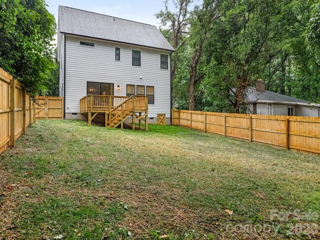 428 Woodvale Place, Charlotte, NC 28208