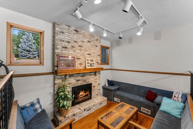 537 Crestview Forest Drive S, Maplewood, MN 55119