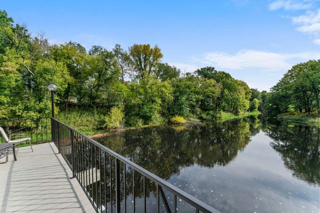 537 Crestview Forest Drive S, Maplewood, MN 55119