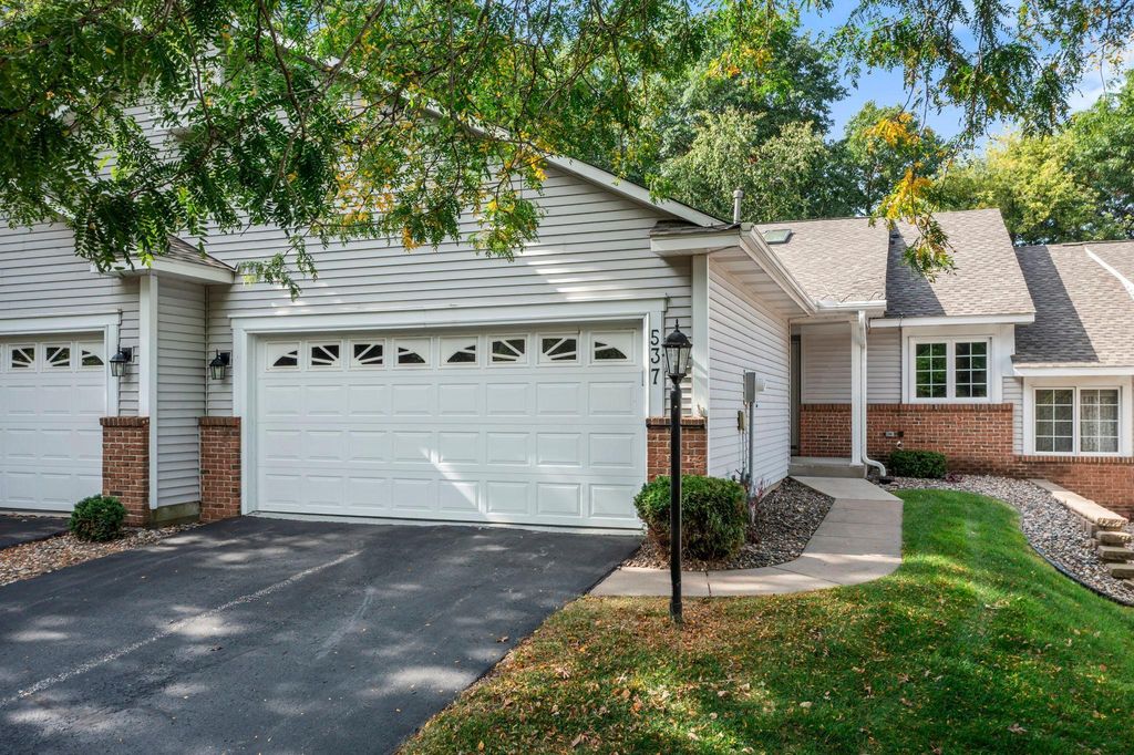 537 Crestview Forest Drive S, Maplewood, MN 55119