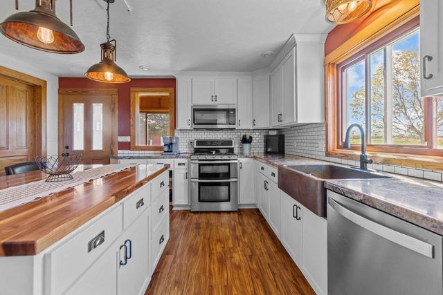 15431 JAMBO CREEK ROAD, Mishicot, WI 54228