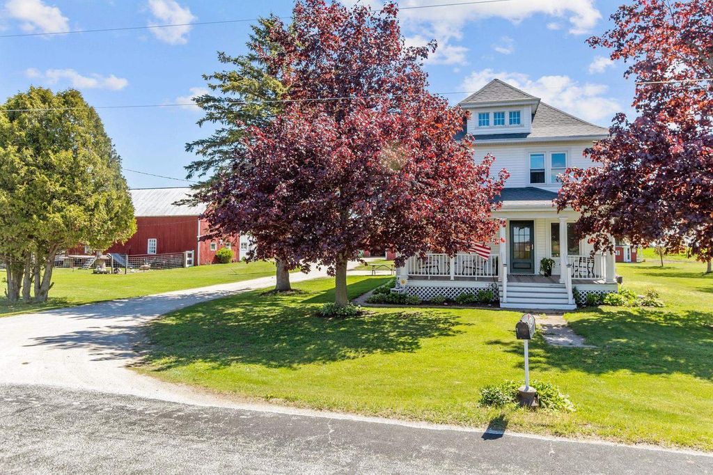 15431 JAMBO CREEK ROAD, Mishicot, WI 54228