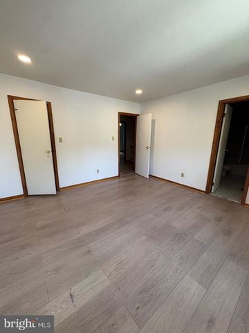 8 PARTRIDGE CT, Marlton, NJ 08053