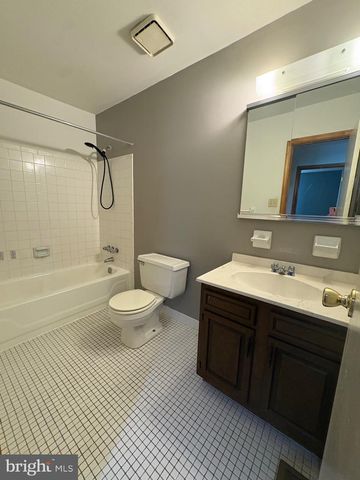 8 PARTRIDGE CT, Marlton, NJ 08053