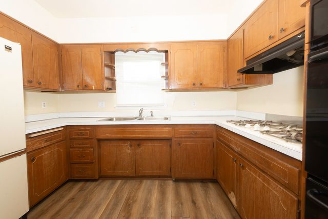 1103 N 15th Avenue, Melrose Park, IL 60160