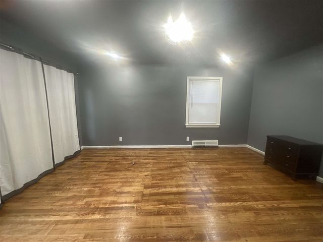 18498 Vaughan Street, Detroit, MI 48219