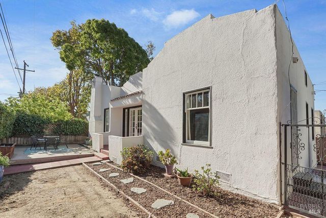 15 Saint Francis Dr, Vallejo, CA 94590