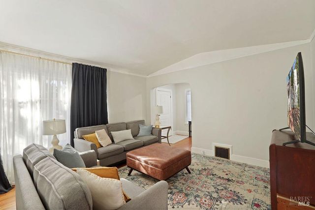 15 Saint Francis Dr, Vallejo, CA 94590