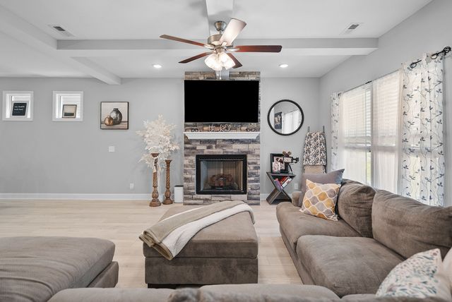 1405 Dan Brown Dr, Clarksville, TN 37042