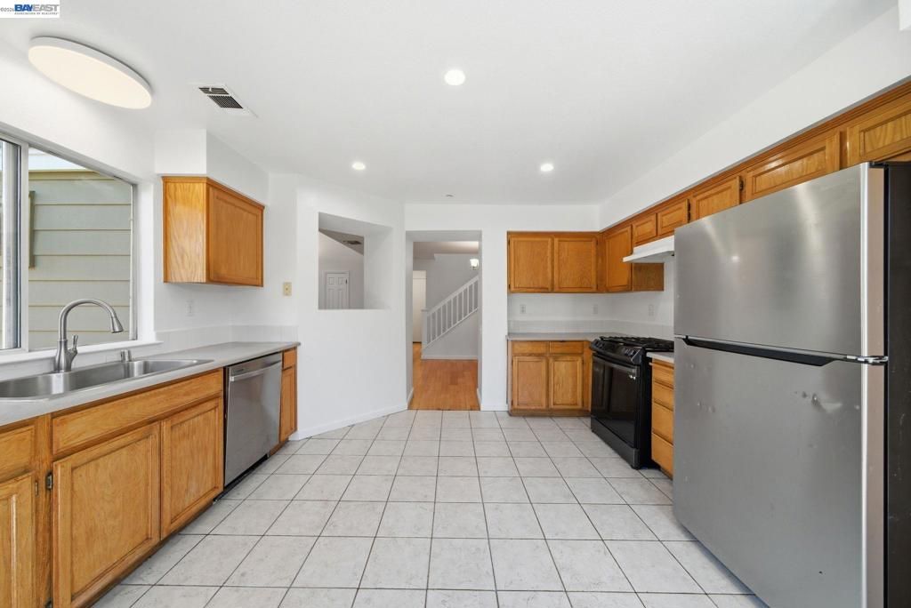 Image 12 of property listing at 227 Clearpointe Drive, Vallejo, CA 94591