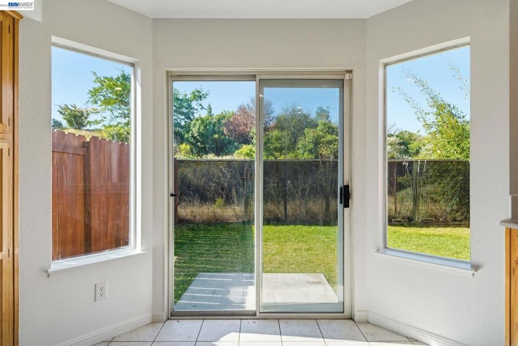 Image 13 of property listing at 227 Clearpointe Drive, Vallejo, CA 94591
