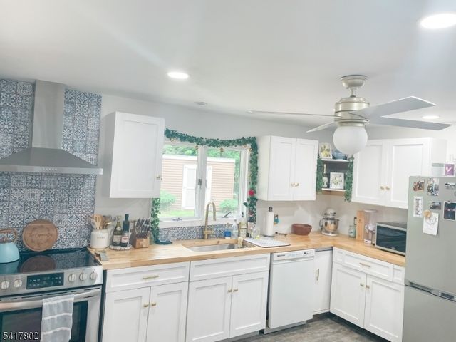 22 Flanders Rd, Mount Olive Twp., NJ 07828