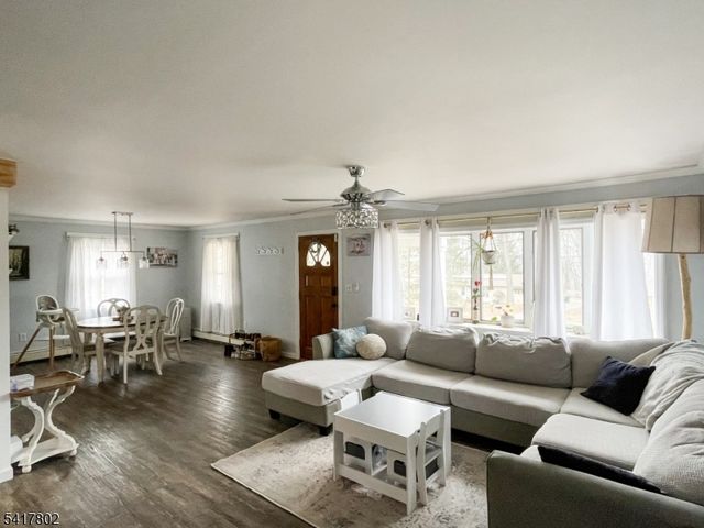 22 Flanders Rd, Mount Olive Twp., NJ 07828