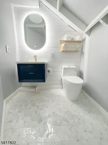 22 Flanders Rd, Mount Olive Twp., NJ 07828