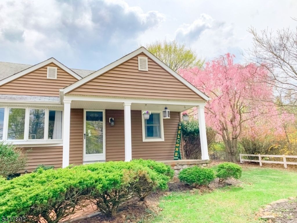 22 Flanders Rd, Mount Olive Twp., NJ 07828