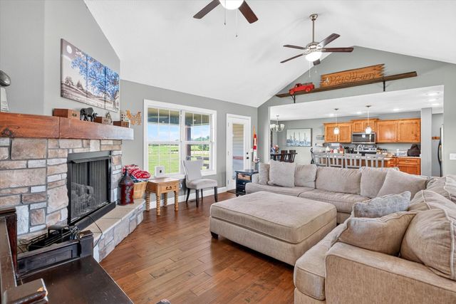 206 Maria Road, Clever, MO 65631
