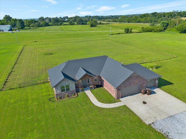 206 Maria Road, Clever, MO 65631