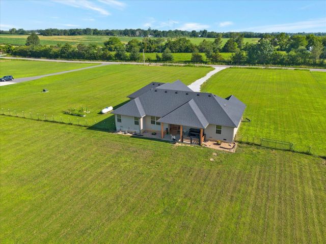 206 Maria Road, Clever, MO 65631